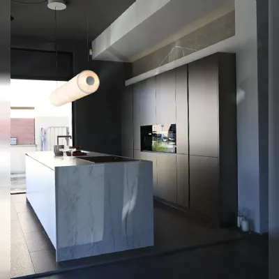 Cucina con penisola in laccata a prezzo ribassato 38%