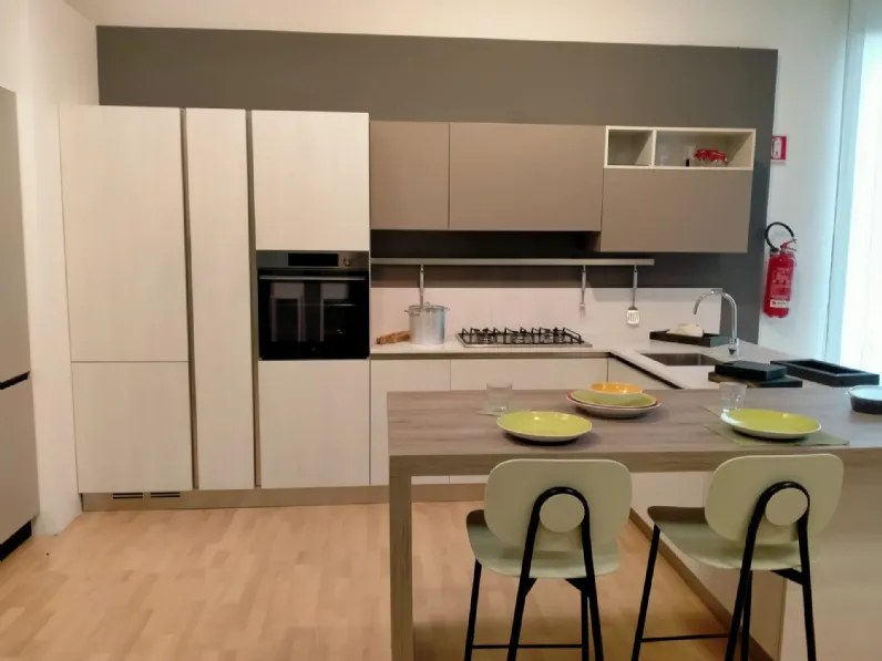 Cucina a prezzo scontato con penisola moderna Round Arredo3