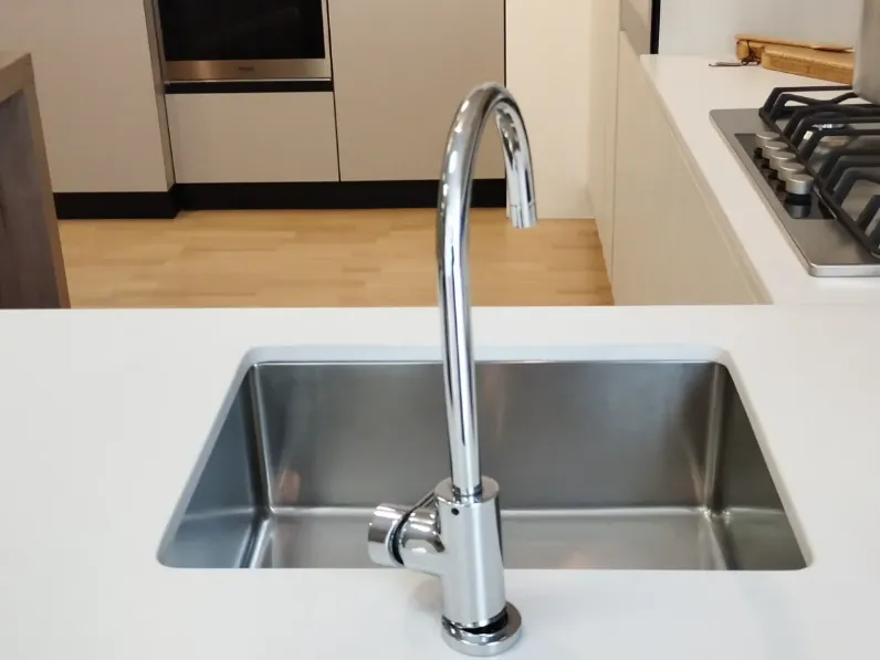 Cucina a prezzo scontato con penisola moderna Round Arredo3