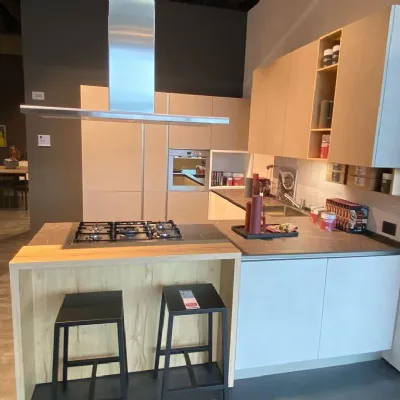 Cucina a prezzo ribassato con penisola moderna infinity diagonal Stosa