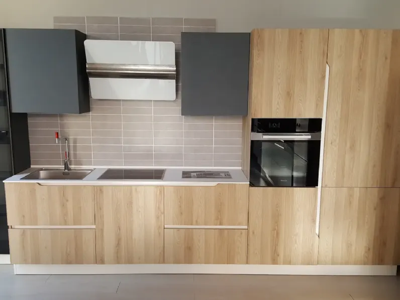 Cucina altri colori moderna lineare Lesmo gola Dibiesse a soli 6900 Euro