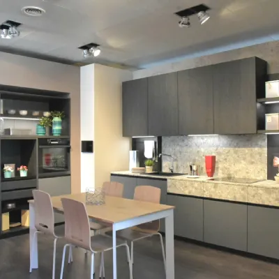 Cucina lineare in melaminico altri colori Miton  a prezzo ribassato