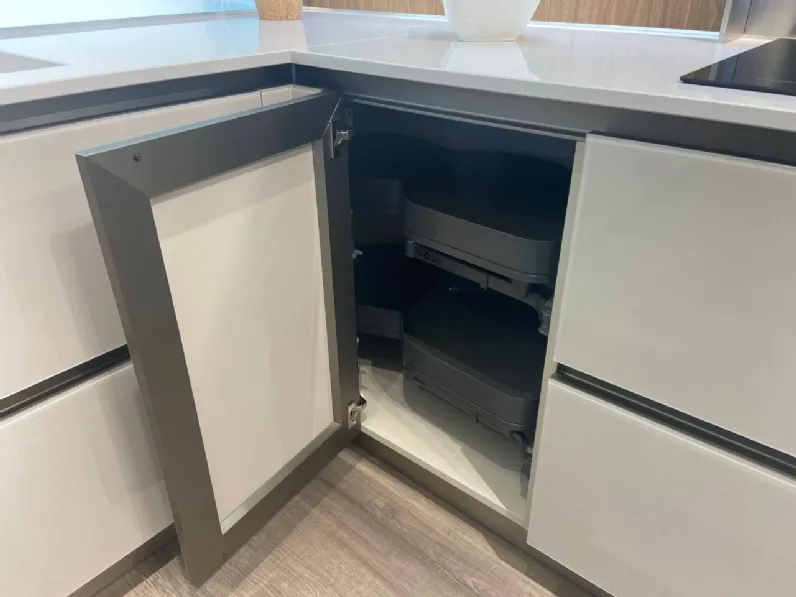 Cucina a prezzo ribassato con penisola moderna Riflex Veneta Cucine