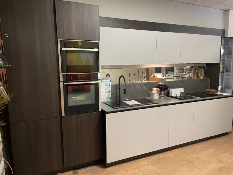 Cucina Lam moderna grigia Antares lineare scontata 30%