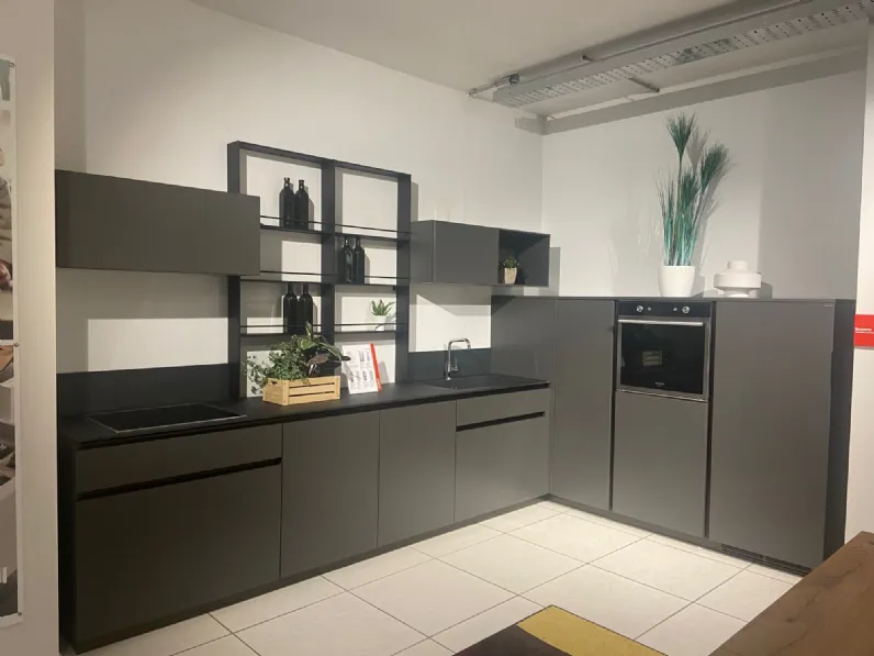 Cucina antracite moderna ad angolo De linea Scavolini scontata