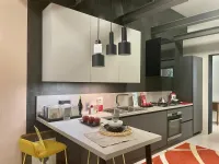 Cucina antracite moderna con penisola Evolution Scavolini