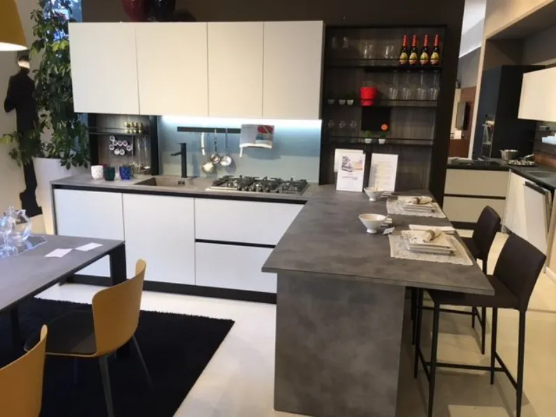 Cucina con penisola in laminato materico bianca Cloe a prezzo scontato