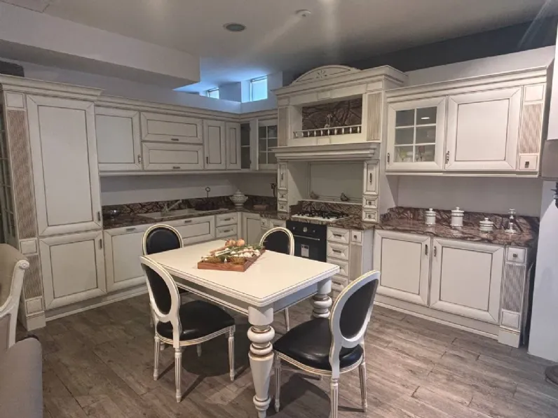 Cucina ad angolo in laccata a prezzo ribassato 50%