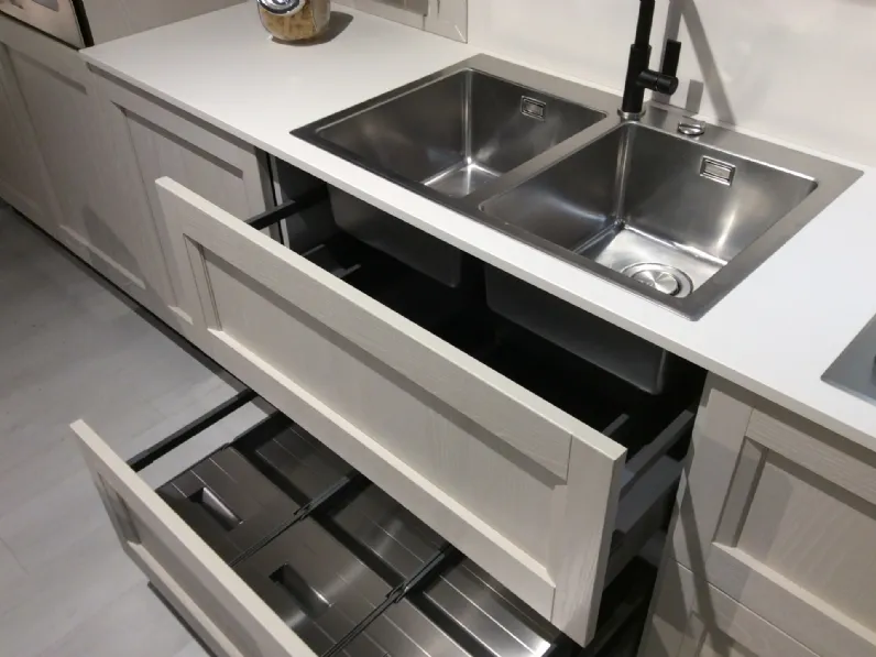 Cucina Artigianale moderna ad isola altri colori in legno Aida