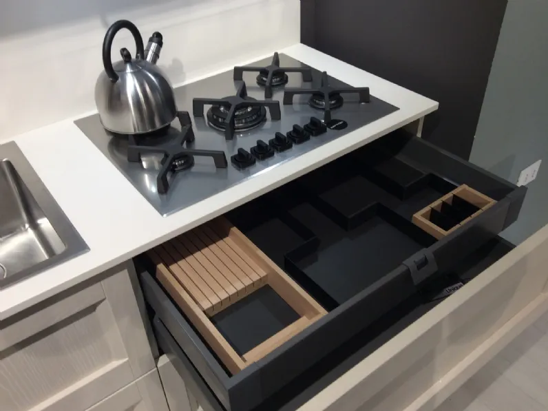 Cucina Artigianale moderna ad isola altri colori in legno Aida