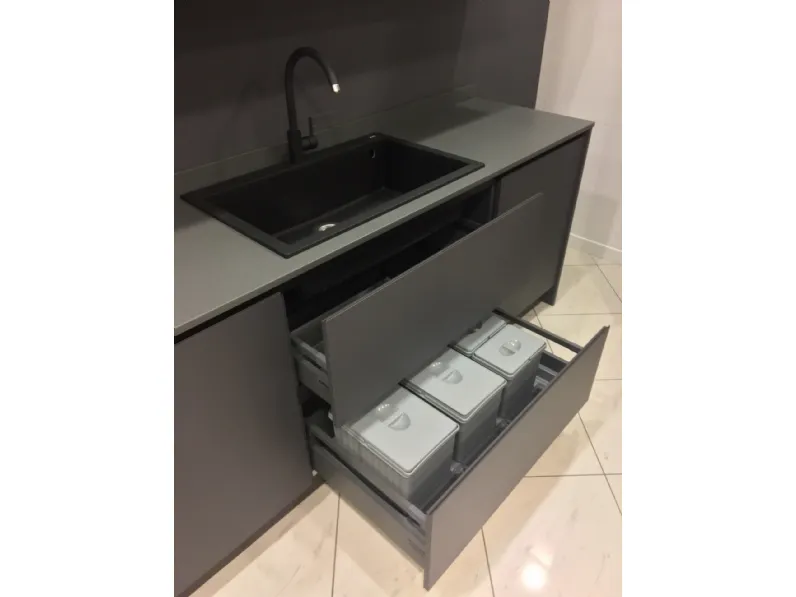 Cucina Astra modello Zen con piano in quarzo completa di elettrodomestici Electrolux