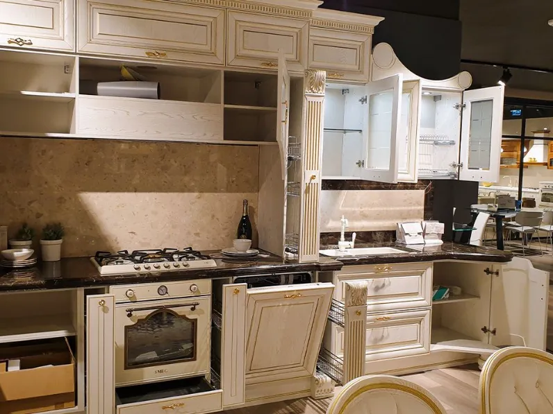 Cucina bianca classica lineare Pantheon Lube cucine a soli 20800