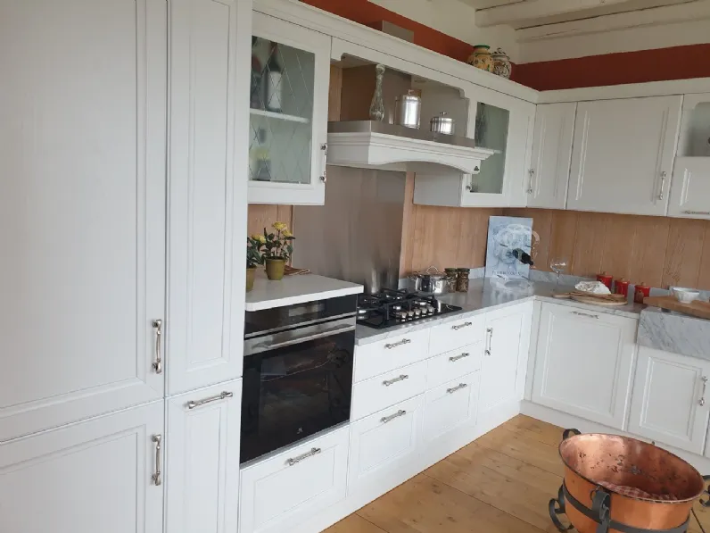 Cucina ad angolo in legno bianca Granducato a prezzo scontato