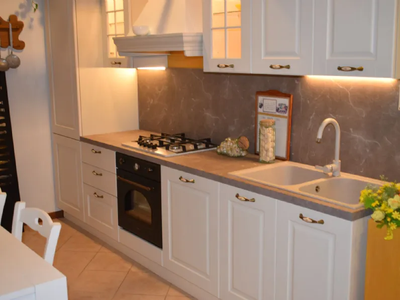 Cucina Arredo3 Asolo, country lineare a prezzo scontato.