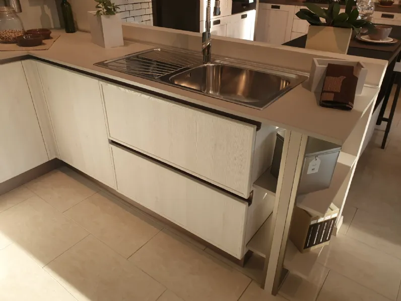 Cucina bianca design ad angolo Rewind Creo kitchens scontata