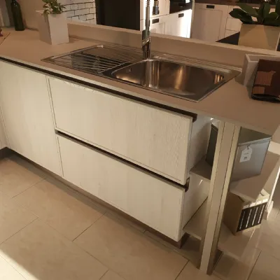 Cucina bianca design ad angolo Rewind Creo kitchens scontata