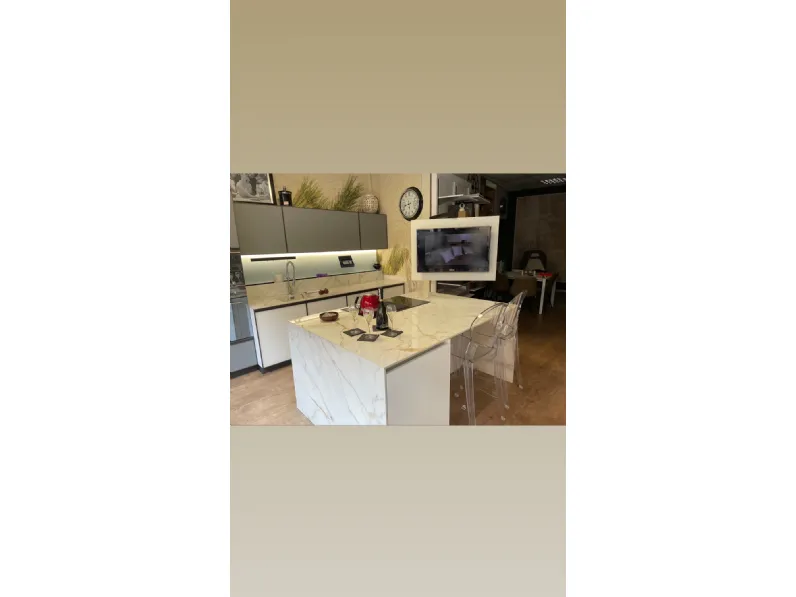 Cucina ad isola design bianca Arredo3 Agin a soli 14831€
