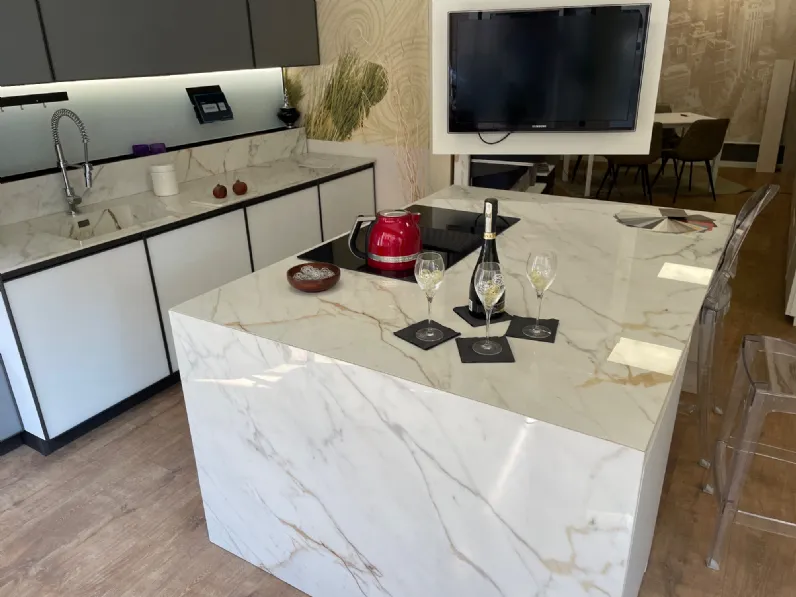 Cucina ad isola design bianca Arredo3 Agin a soli 14831€
