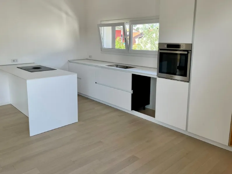 Cucina bianca design con penisola Ingrosso cucine moderne icm45 Primopiano cucine