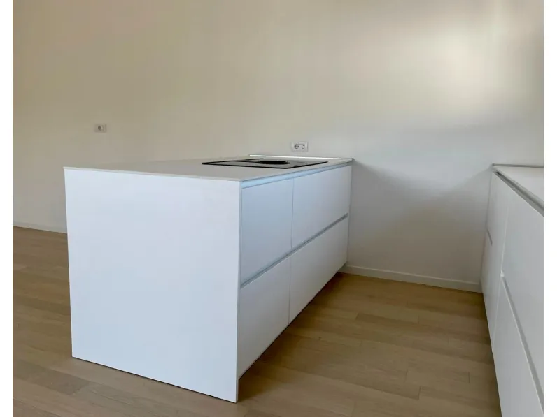 Cucina bianca design con penisola Ingrosso cucine moderne icm45 Primopiano cucine