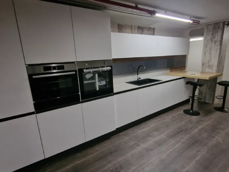 Cucina lineare in laminato opaco bianca Cucina kaly di arredo3 a prezzo ribassato