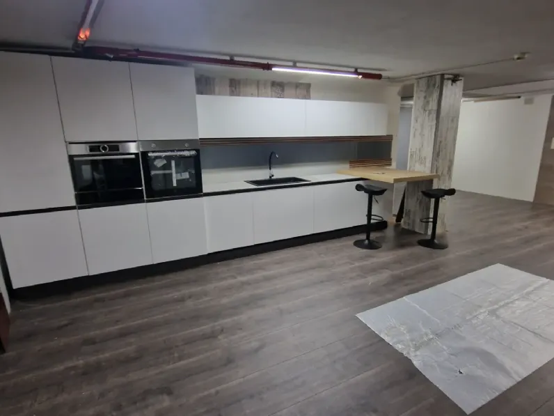 Cucina lineare in laminato opaco bianca Cucina kaly di arredo3 a prezzo ribassato