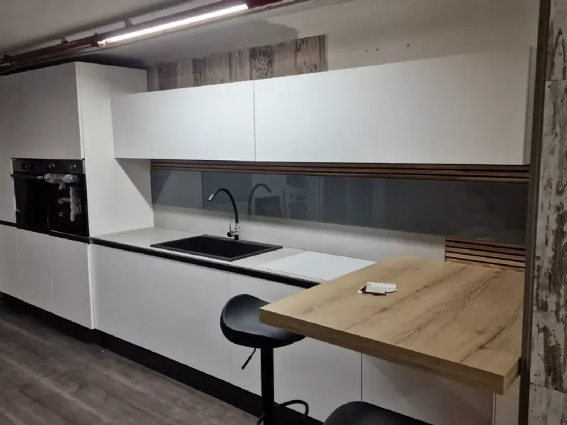 Cucina lineare in laminato opaco bianca Cucina kaly di arredo3 a prezzo ribassato