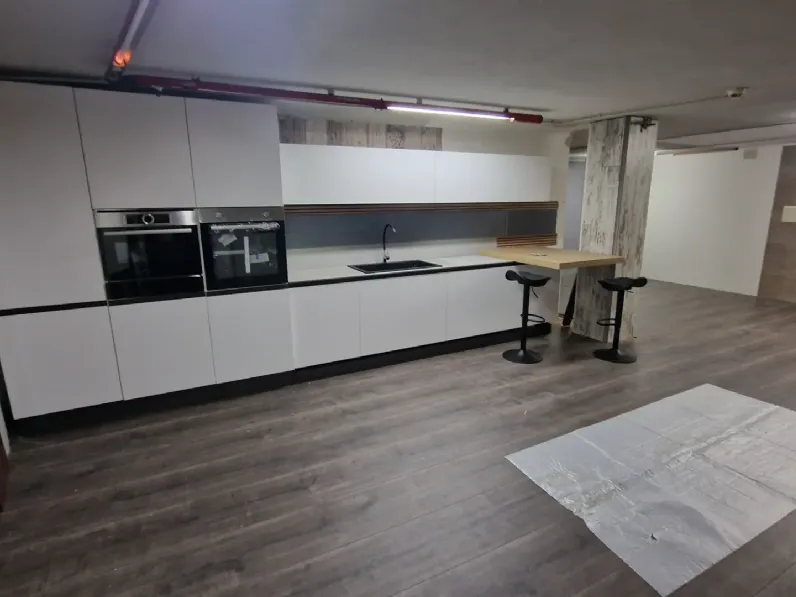 Cucina lineare in laminato opaco bianca Cucina kaly di arredo3 a prezzo ribassato