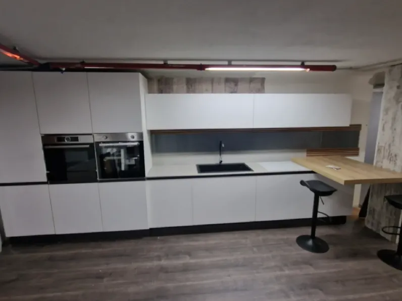Cucina lineare in laminato opaco bianca Cucina kaly di arredo3 a prezzo ribassato