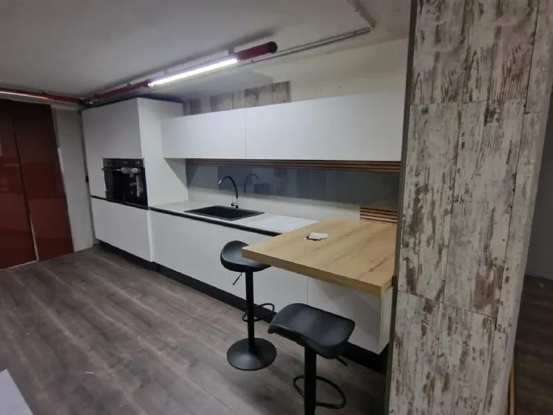 Cucina lineare in laminato opaco bianca Cucina kaly di arredo3 a prezzo ribassato