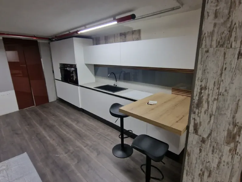 Cucina lineare in laminato opaco bianca Cucina kaly di arredo3 a prezzo ribassato