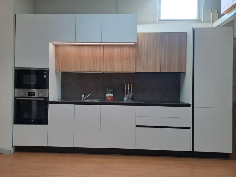 Cucina bianca design lineare Domino Prima cucine in Offerta Outlet