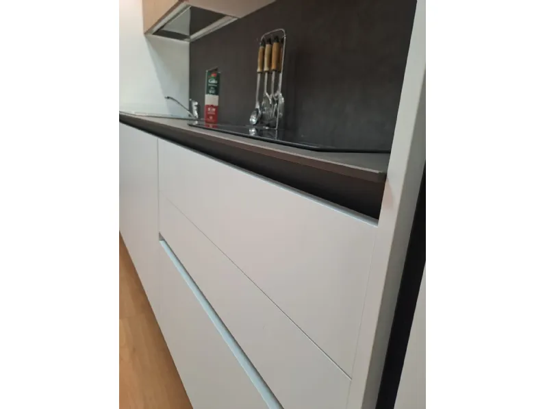 Cucina a PREZZI OUTLET in laminato opaco Prima cucine -35%