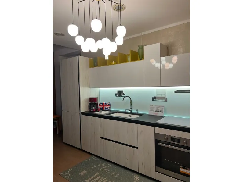 Cucina Immagina design bianca Lube cucine lineare scontata 45%