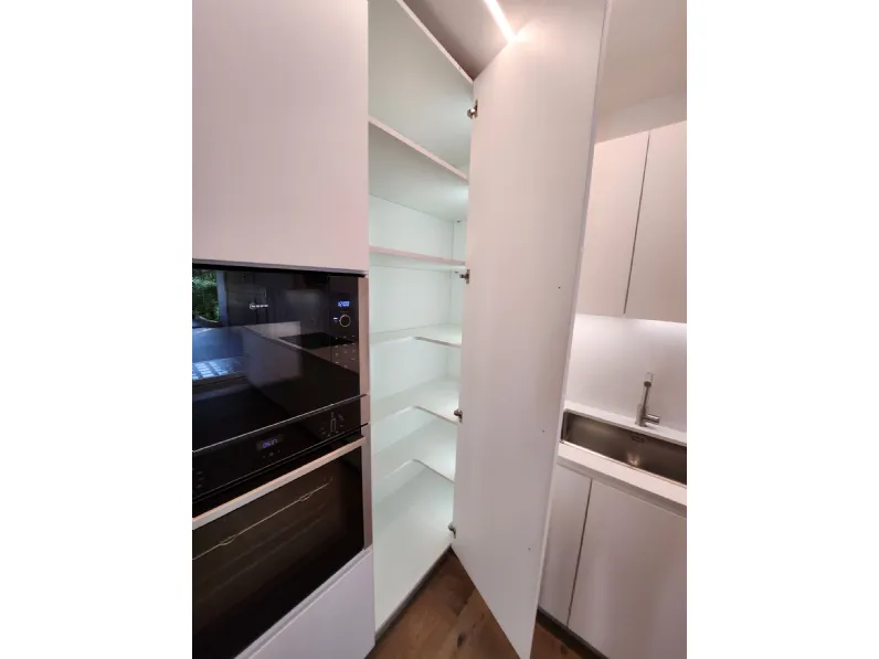 Scopri la cucina Ue/02 di Artigianale in OFFERTA OUTLET 