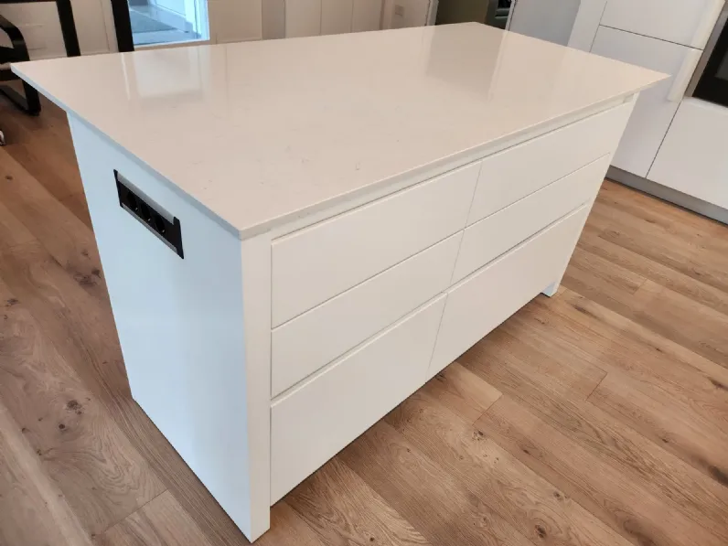 Scopri la cucina Ue/02 di Artigianale in OFFERTA OUTLET 