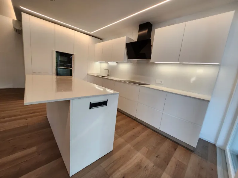 Scopri la cucina Ue/02 di Artigianale in OFFERTA OUTLET 