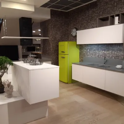 Cucina bianca moderna ad angolo Arcobaleno Arrex in Offerta Outlet