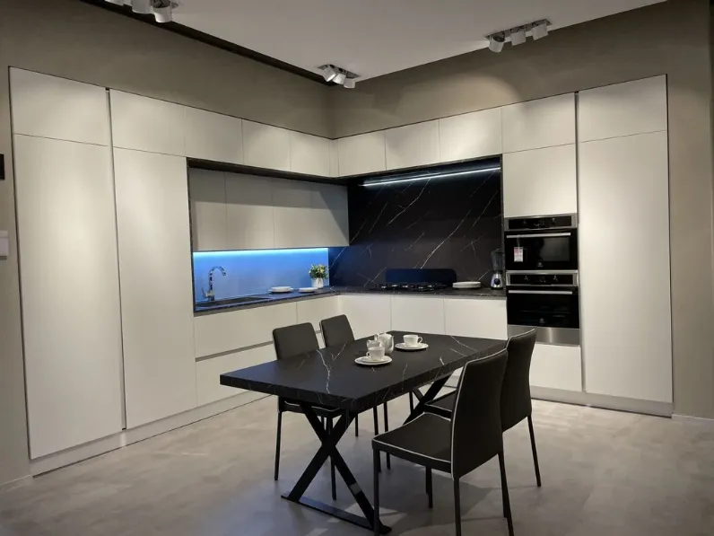 Cucina bianca moderna ad angolo Cv 615 oyster Veneta cucine a soli 11500