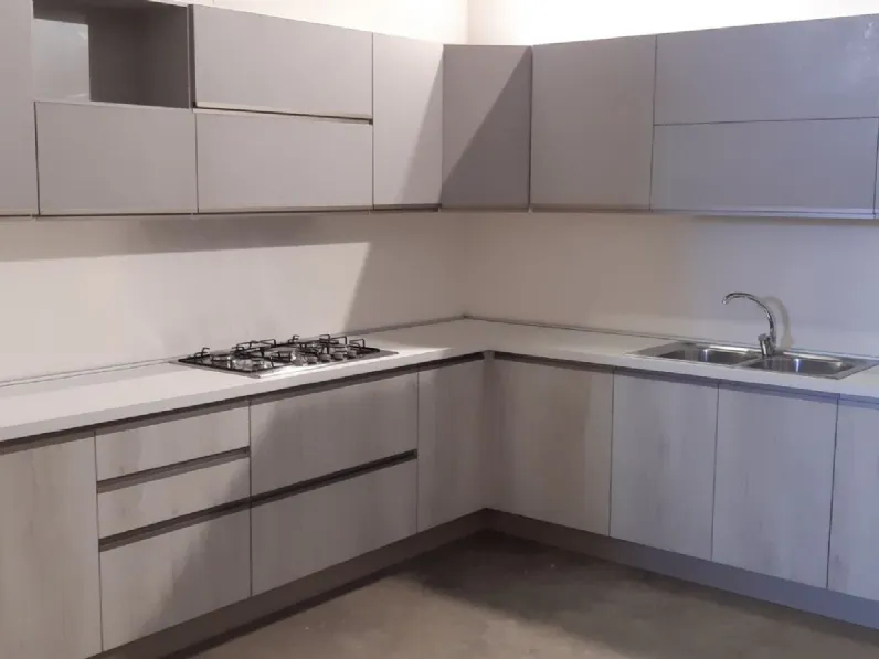 Cucina Evo: moderna ad angolo, bianca in laminato materico Maya.