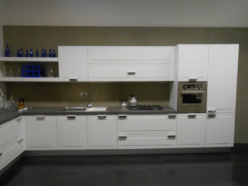Cucina bianca moderna ad angolo Vela quadra Dada in offerta