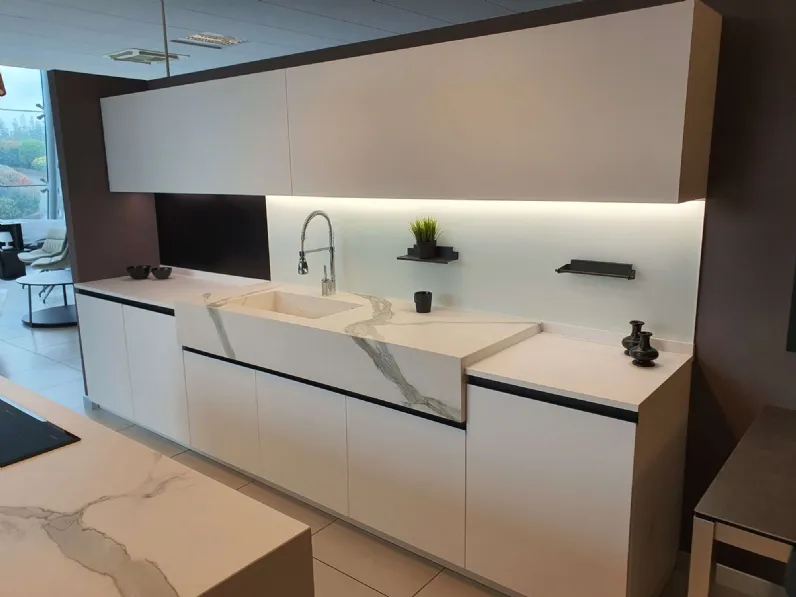 Cucina bianca moderna con isola K3 kali Arredo3 in offerta