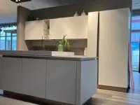 Cucina moderna ad isola Febal in offerta. Design bianco chic.