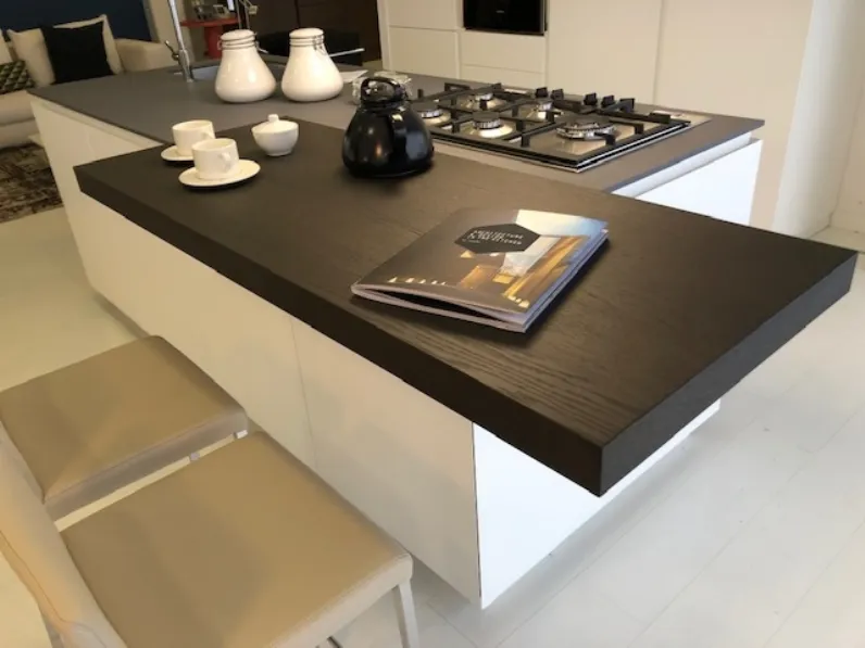 Cucina bianca moderna ad isola Materika laccato Pedini cucine in Offerta Outlet