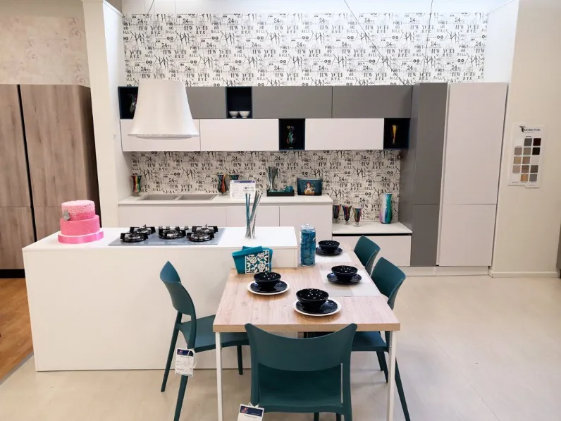 Cucina bianca moderna ad isola Tiffany Mobilturi in Offerta Outlet