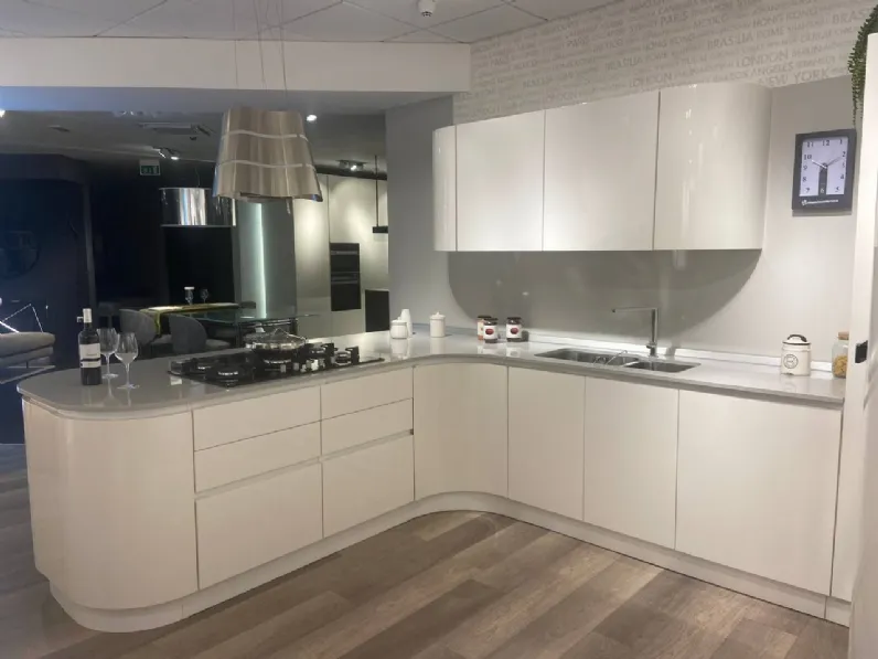 Cucina con penisola moderna bianca Ar-due Avena a soli 13400€