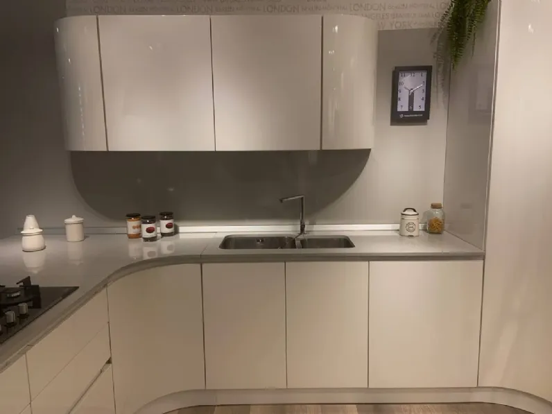 Cucina con penisola moderna bianca Ar-due Avena a soli 13400€