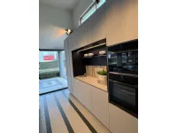 Cucina con isola in laminato materico a prezzo ribassato 40%