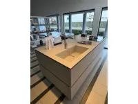 Cucina con isola in laminato materico a prezzo ribassato 40%