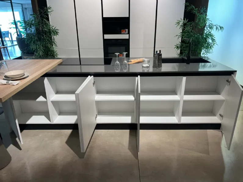 Cucina  pop moderna bianca Mobilturi con isola scontata 61%